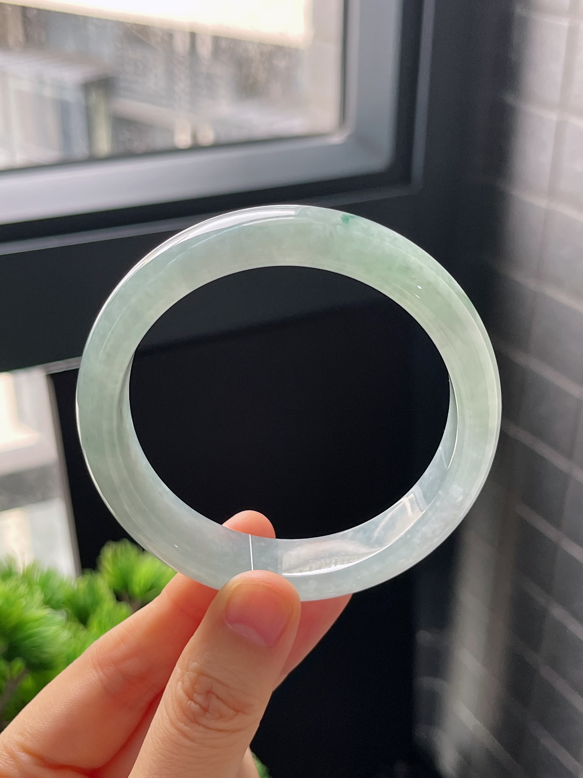 正圈57圈口，翡翠冰糯种淡蓝色手镯