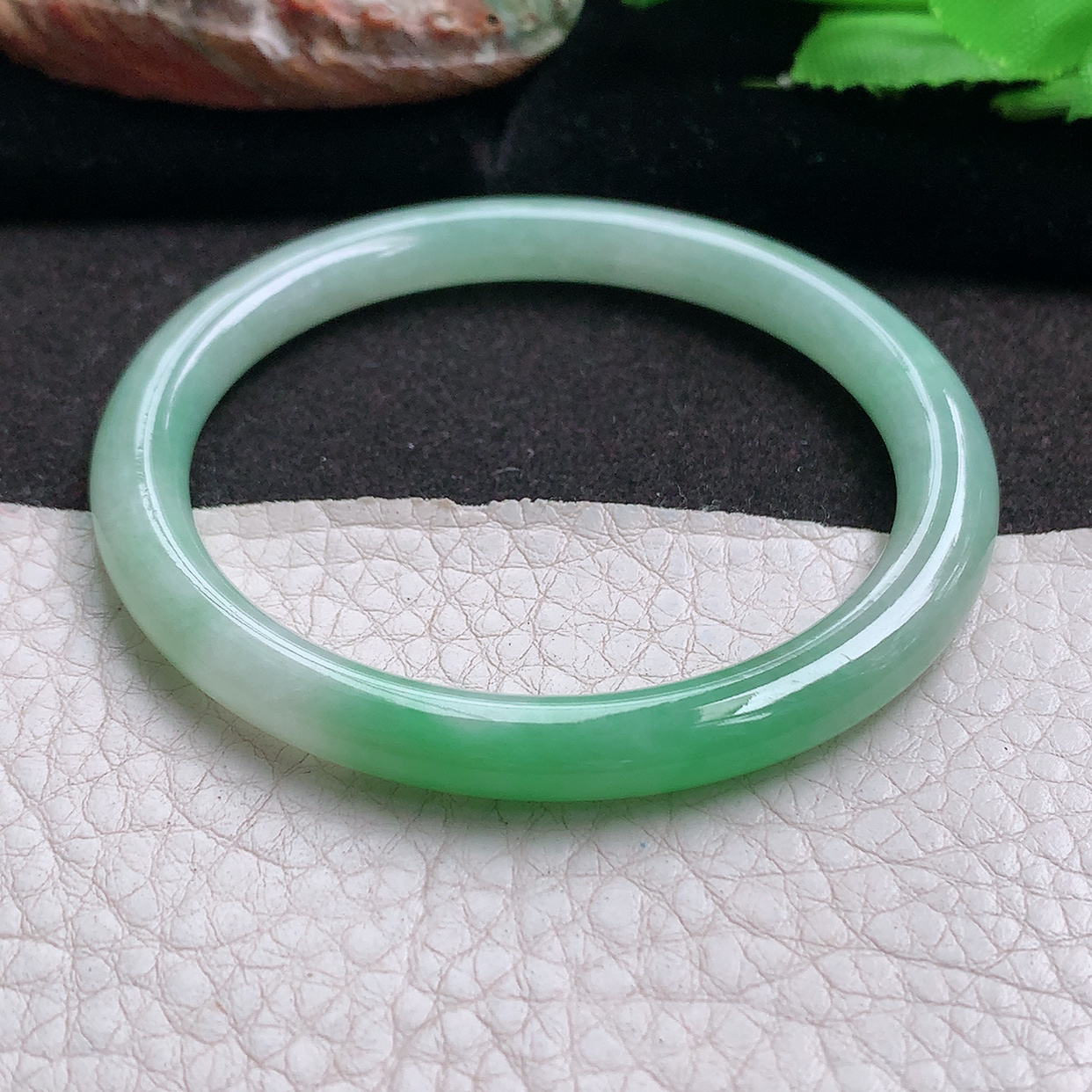 xx实拍53.5*6.3*7.2叮当镯 翡翠a货玉手镯飘绿圆条珠宝玉手环 美人镯