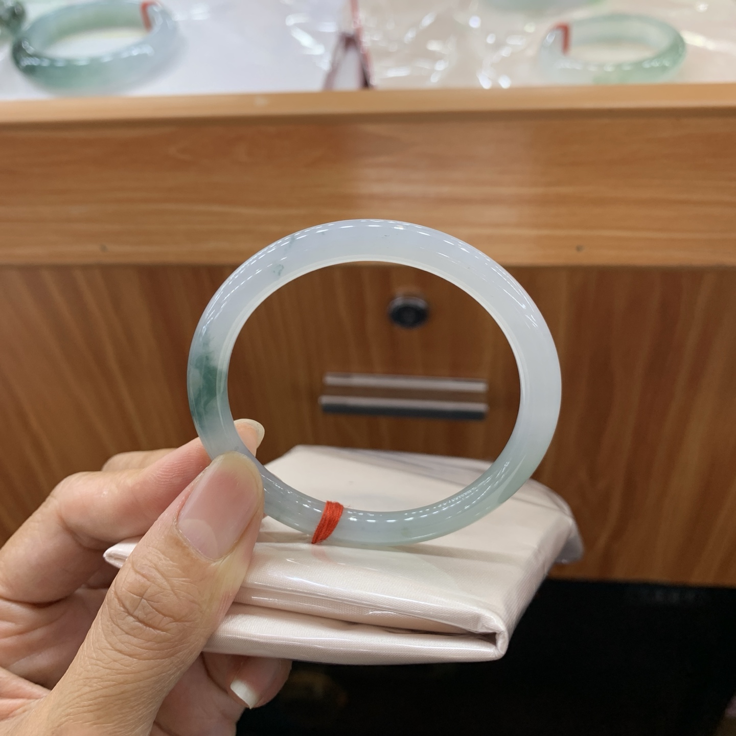 飘花圆条翡翠手镯 53.3-6.9-6.8