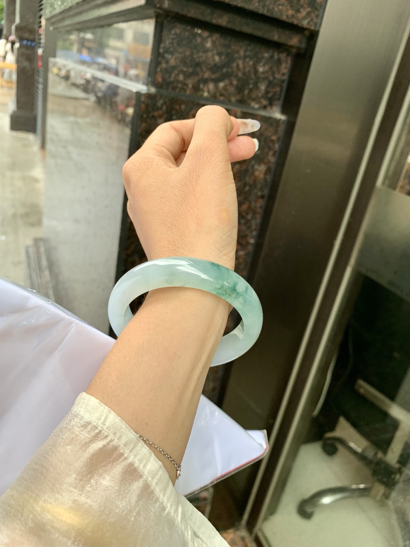 冰飘花正圈 54.6-8.7-13.3 0519-N766 打灯细纹，底妆冰润细腻，冰底中开出了朵朵蓝花，飘花灵动飘逸，勾勒出一幅唯美诗意的山水意境画，古典优雅又秀气