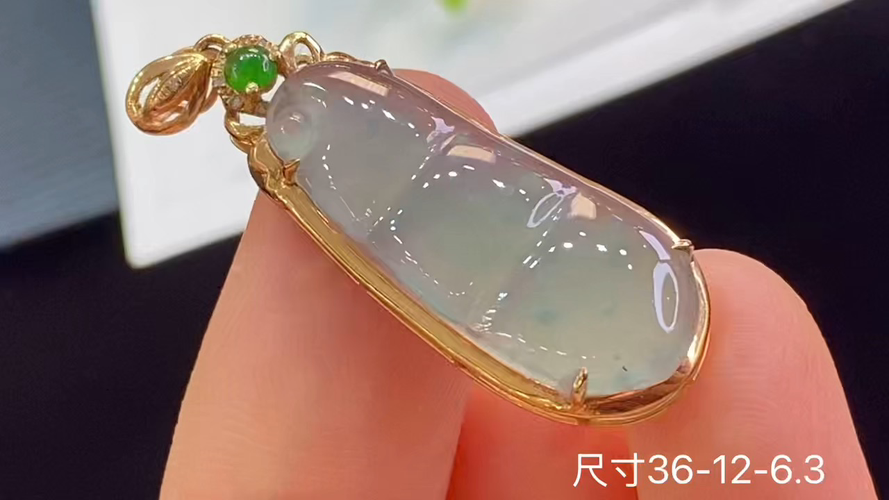 ️18k金+钻福豆吊坠，无裂，36-12-6.3
