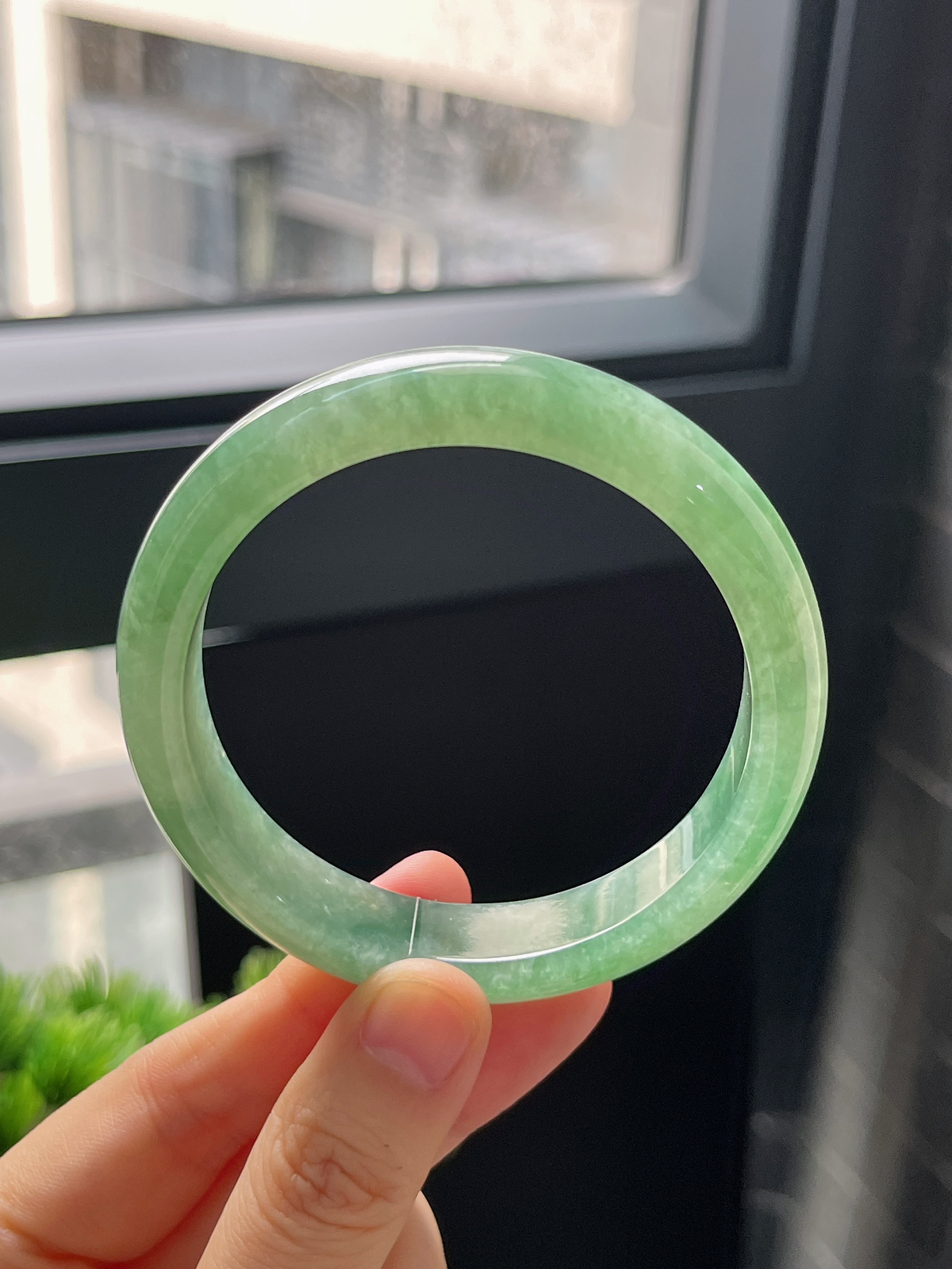 正圈56.5圈口，翡翠糯化种绿色手镯