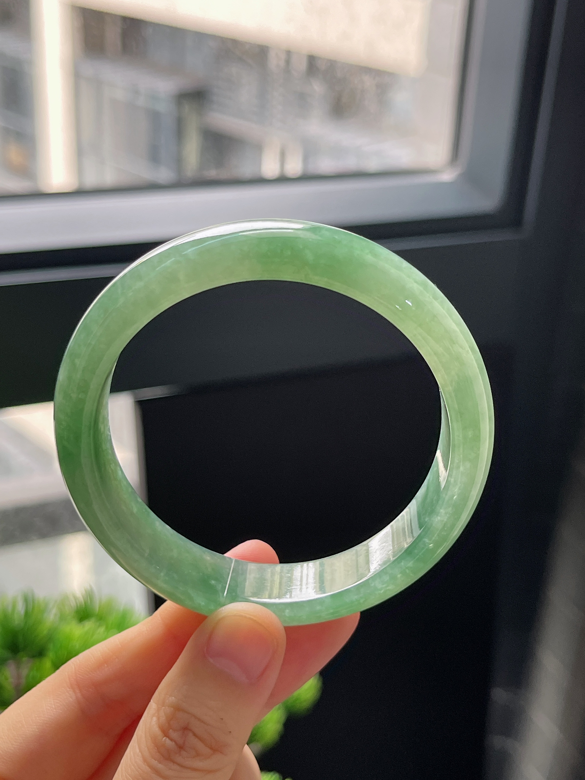 正圈56.5圈口，翡翠糯化种绿色手镯