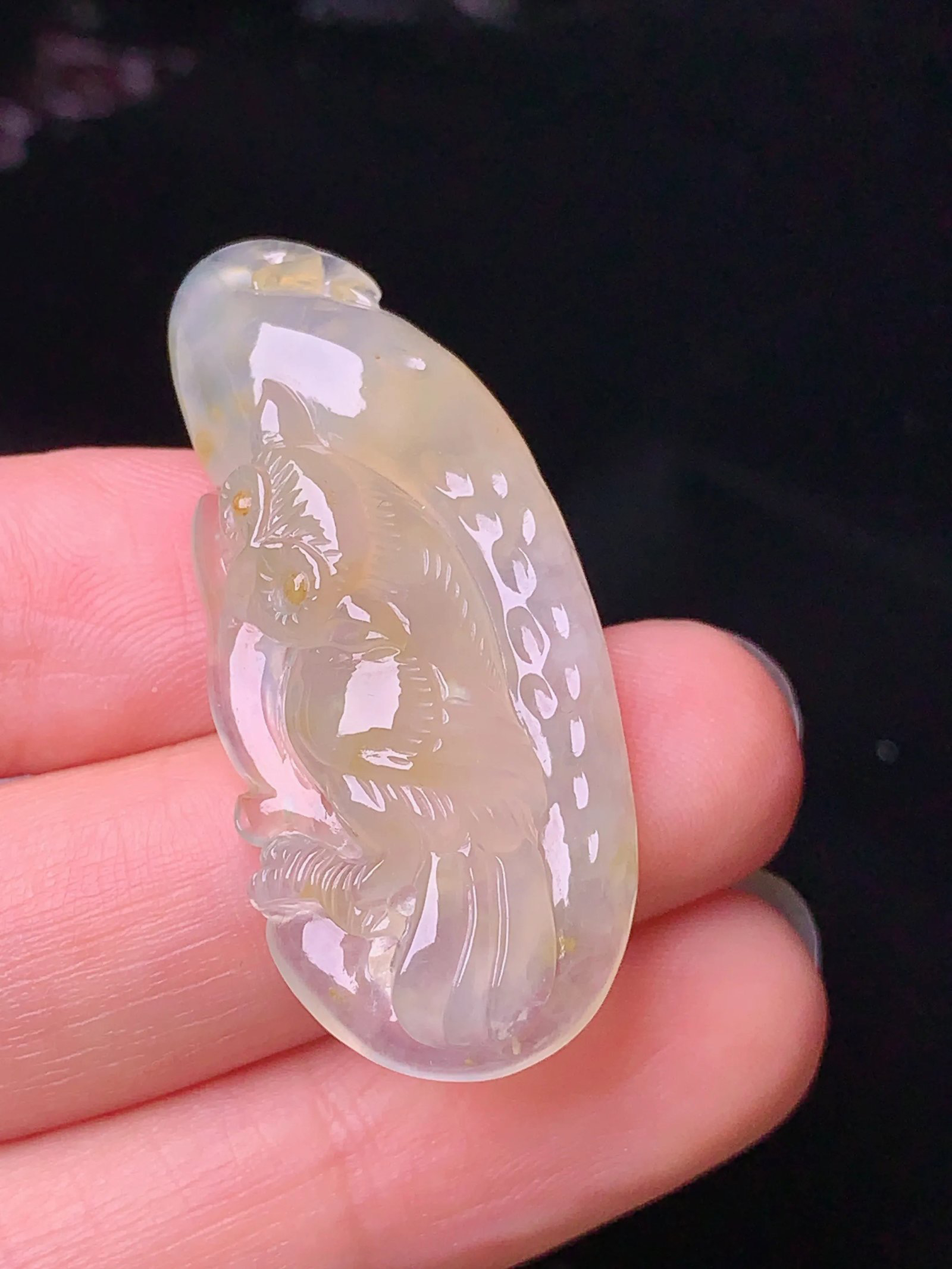 冰黄翡猫头鹰吊坠 玉质细腻 色泽艳丽清新 水润亮眼 整体尺寸39.1*17.1*8.5 c1