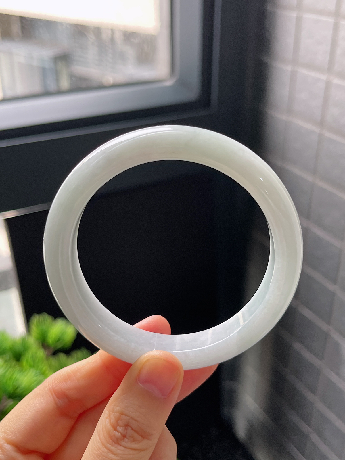 正圈57圈口，翡翠糯化种白色手镯