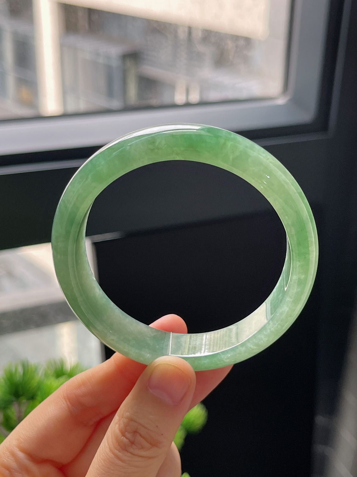 正圈56.5圈口，翡翠糯化种绿色手镯