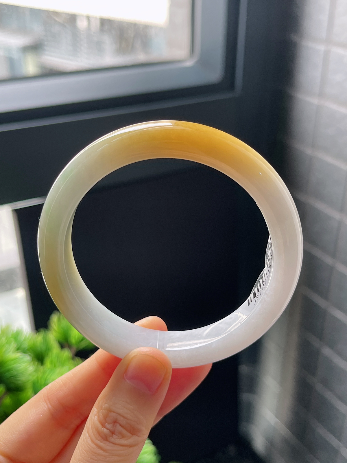 正圈57.5圈口，翡翠糯化种淡黄色手镯