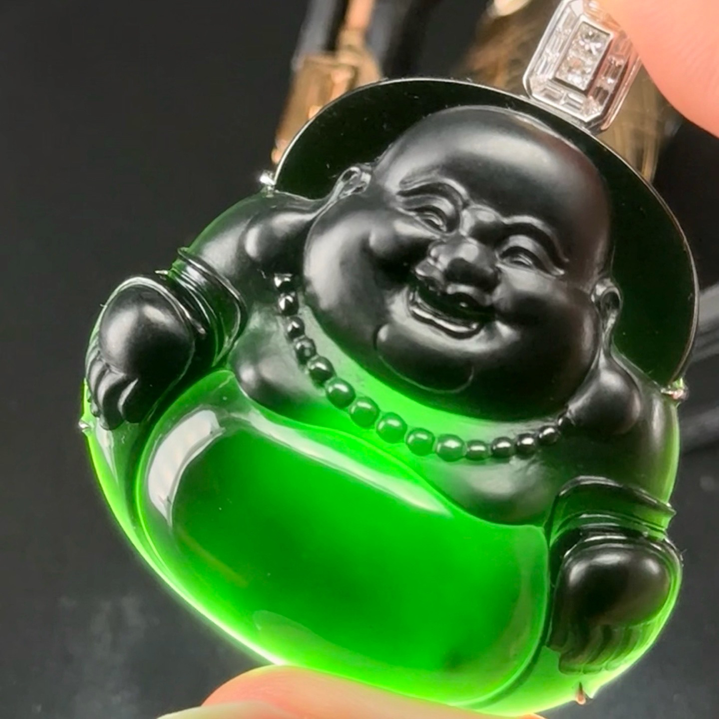 墨翠大肚佛 打灯通透 油性十足 种好色正 黑度极好  尺寸52.5