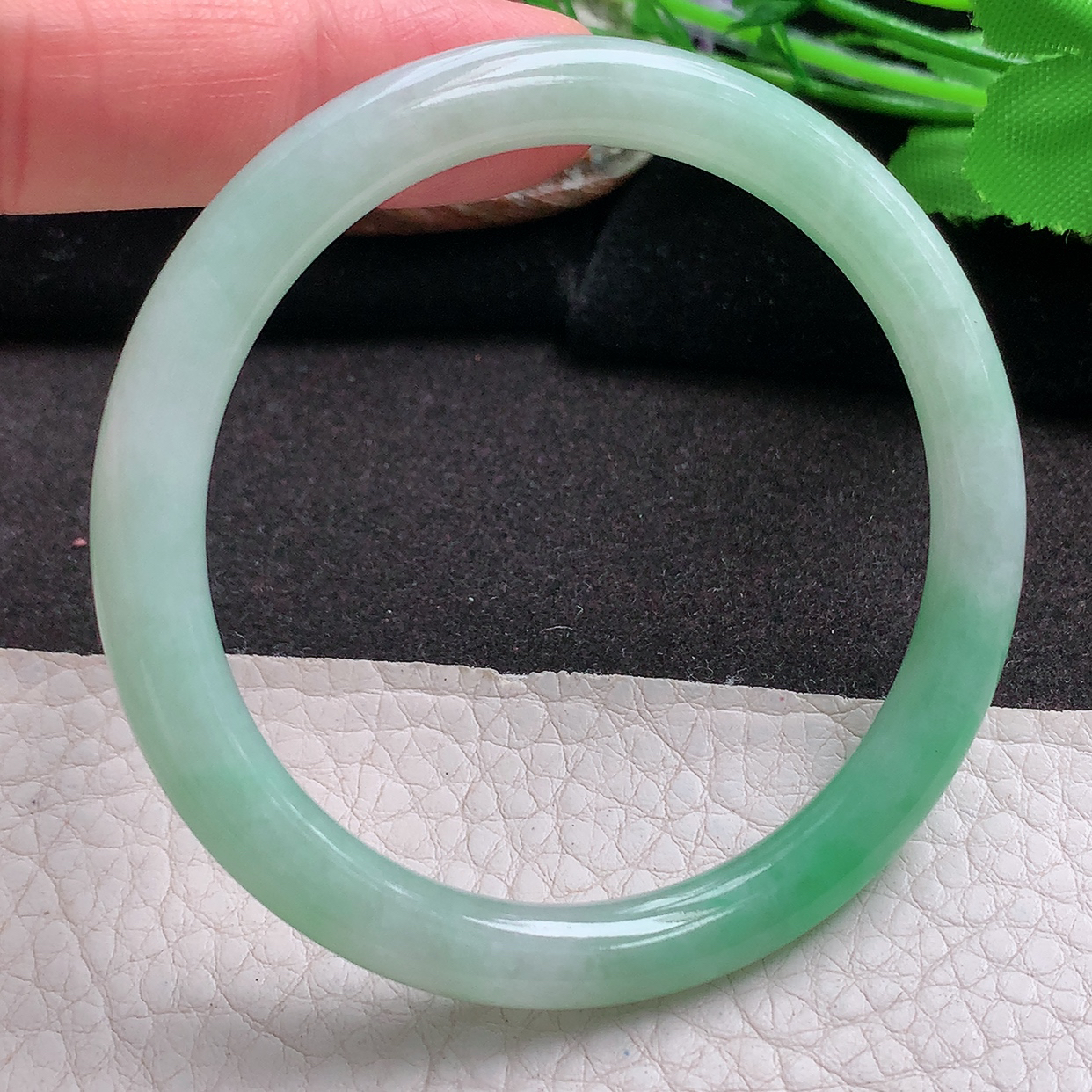 xx实拍53.5*6.3*7.2叮当镯 翡翠a货玉手镯飘绿圆条珠宝玉手环 美人镯