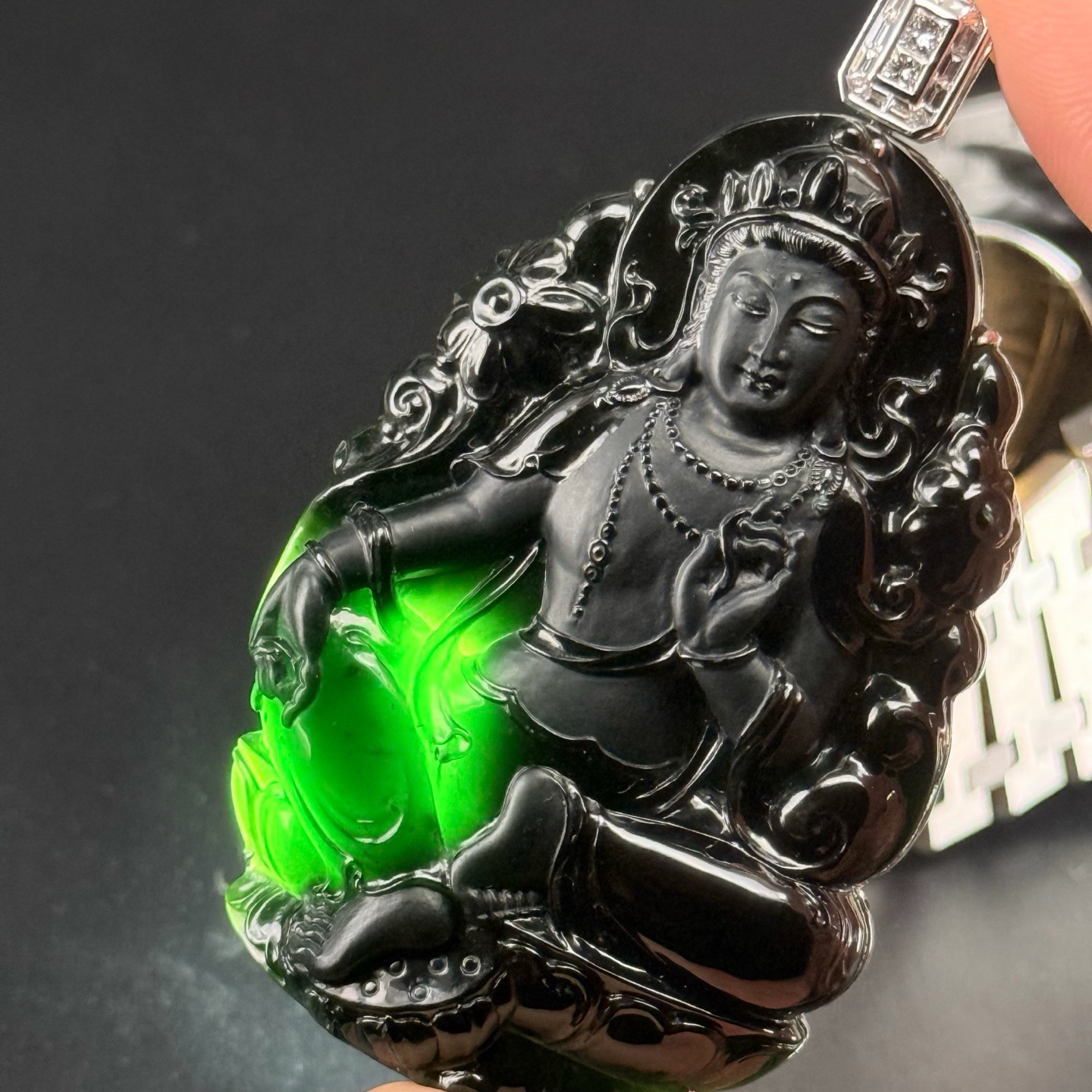 精品18k金墨翠度母 种好色正 黑度极好 打灯通透 油性十足 老种好色正  尺寸68.8