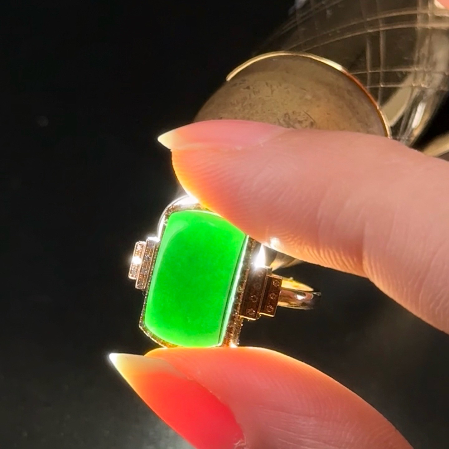 精品18k墨翠马鞍女戒 种好色正 黑度极好 打灯通透 油性十足 尺寸15.4