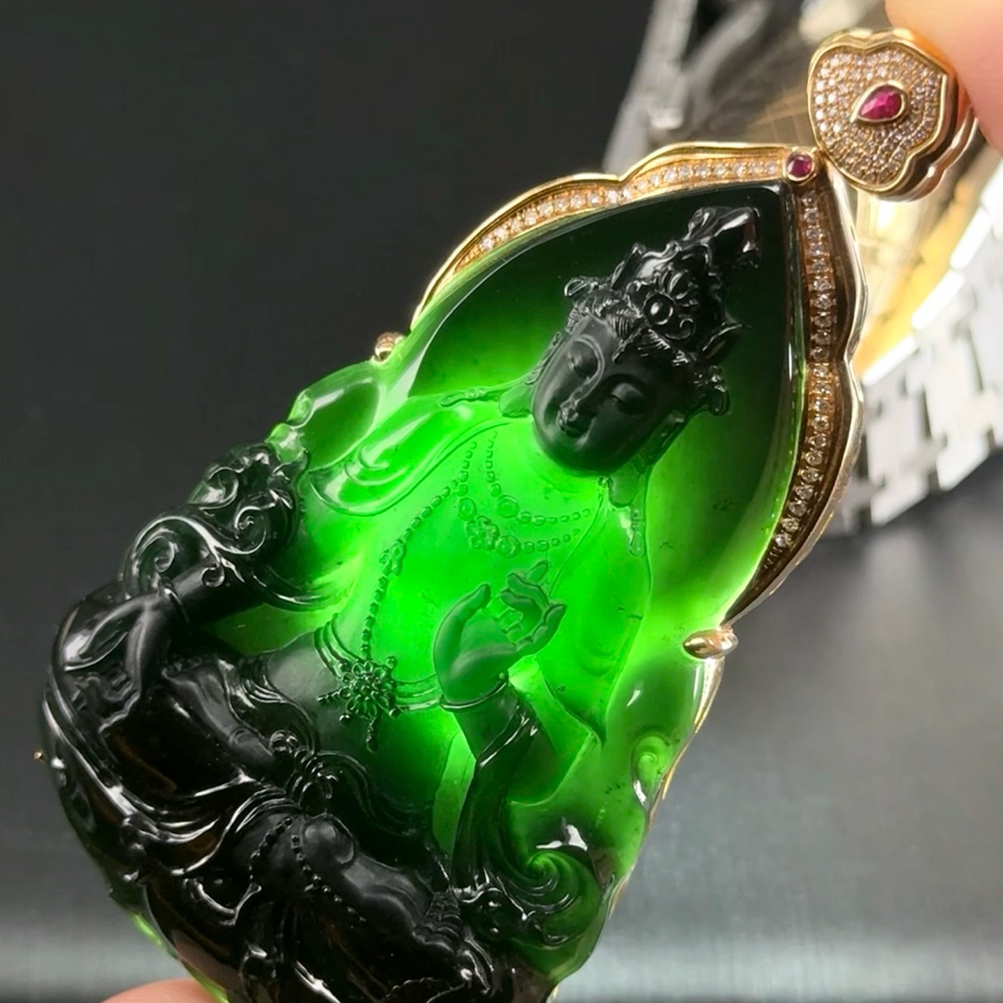 精品18k墨翠观音 种好色正 黑度极好 打灯通透 油性十足 尺寸77.1