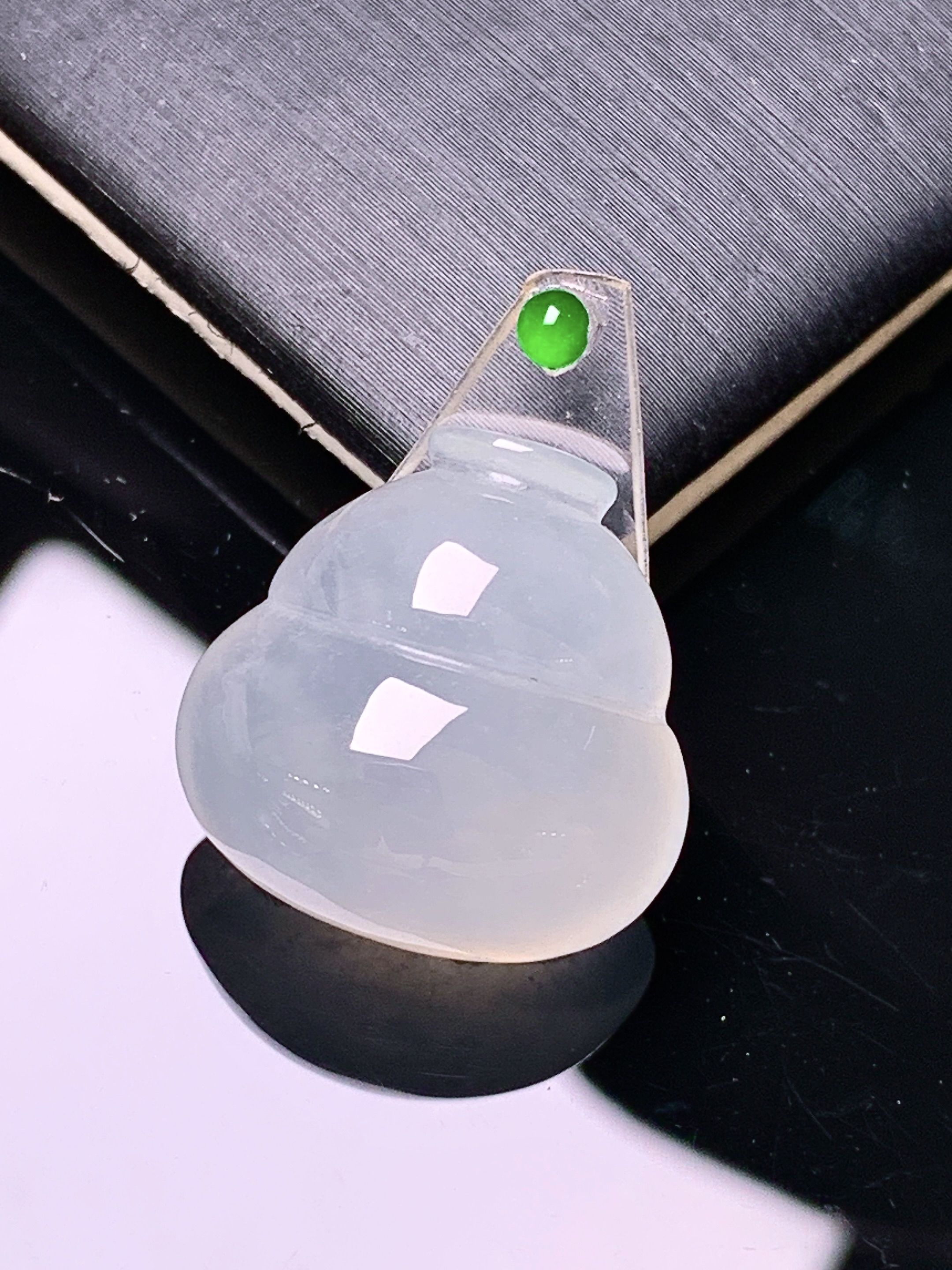 镶嵌款 冰种葫芦吊坠 玉质细腻 色泽艳丽清新 水润亮眼 整体尺寸17.6*17.5*9.5  2x