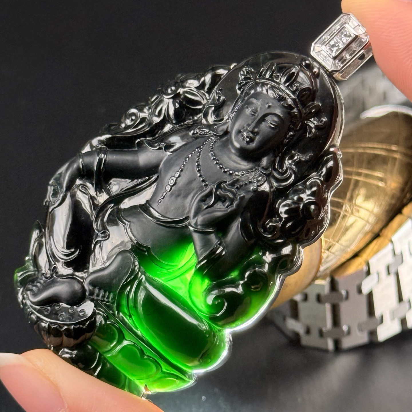 精品18k金墨翠度母 种好色正 黑度极好 打灯通透 油性十足 老种好色正  尺寸68.8