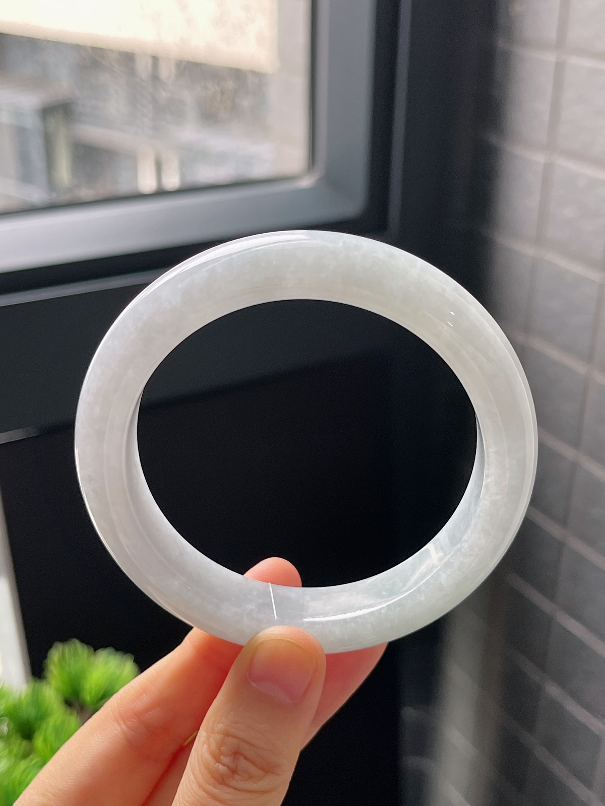 正圈58.9圈口，翡翠糯化种白色手镯