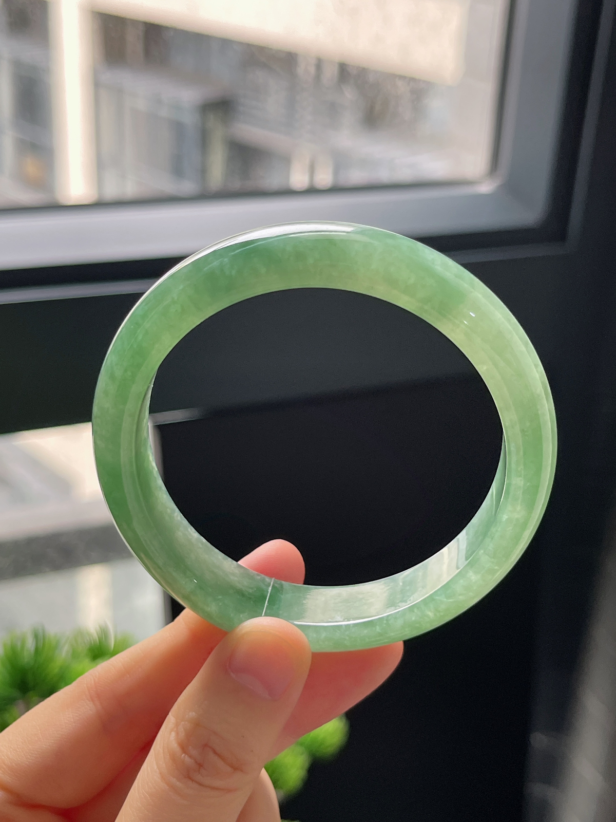 正圈56.5圈口，翡翠糯化种绿色手镯