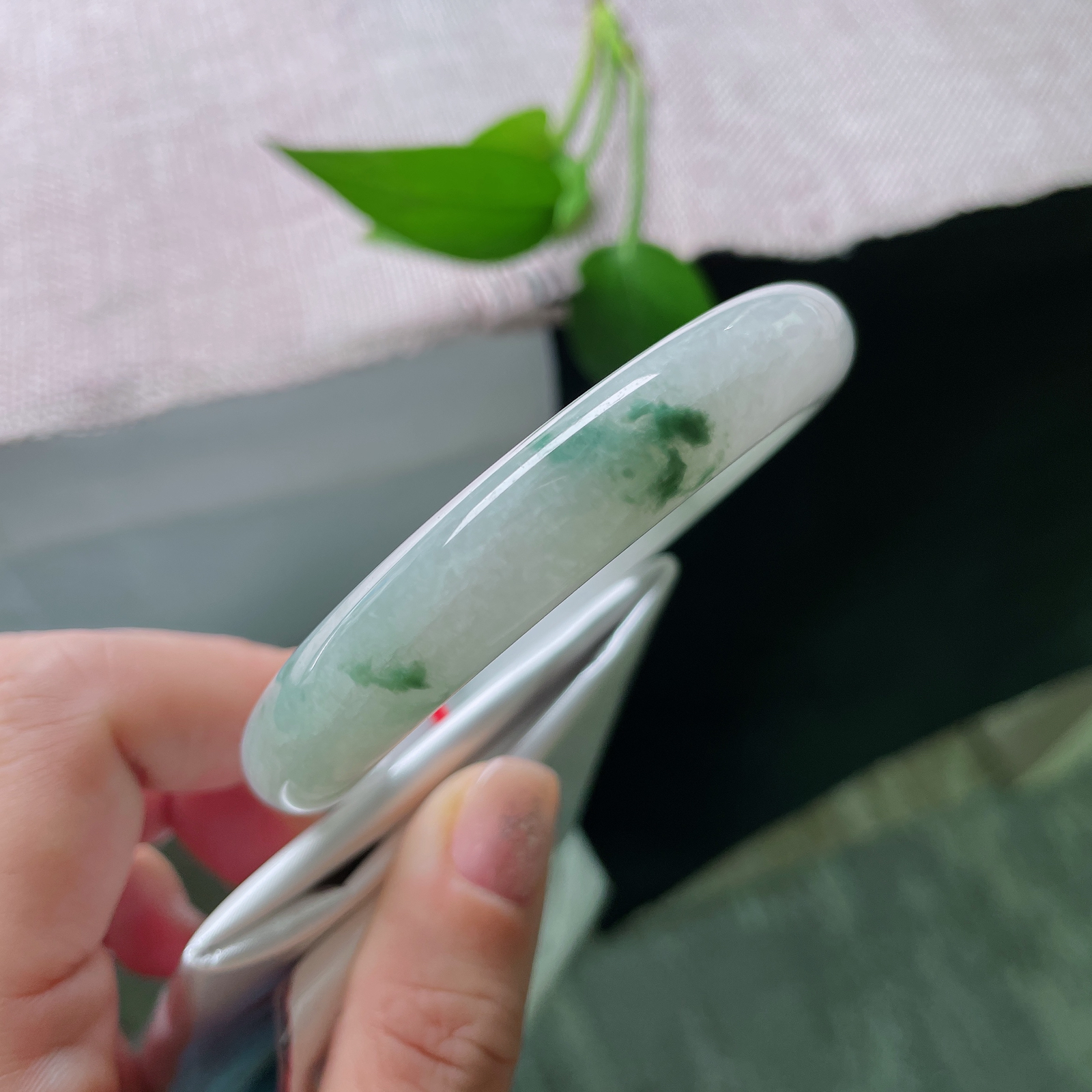 56.4/11.6/8.8，飘花正圈，白底为纸，如墨渲染，灵动充满活力，皮纹ss52376a