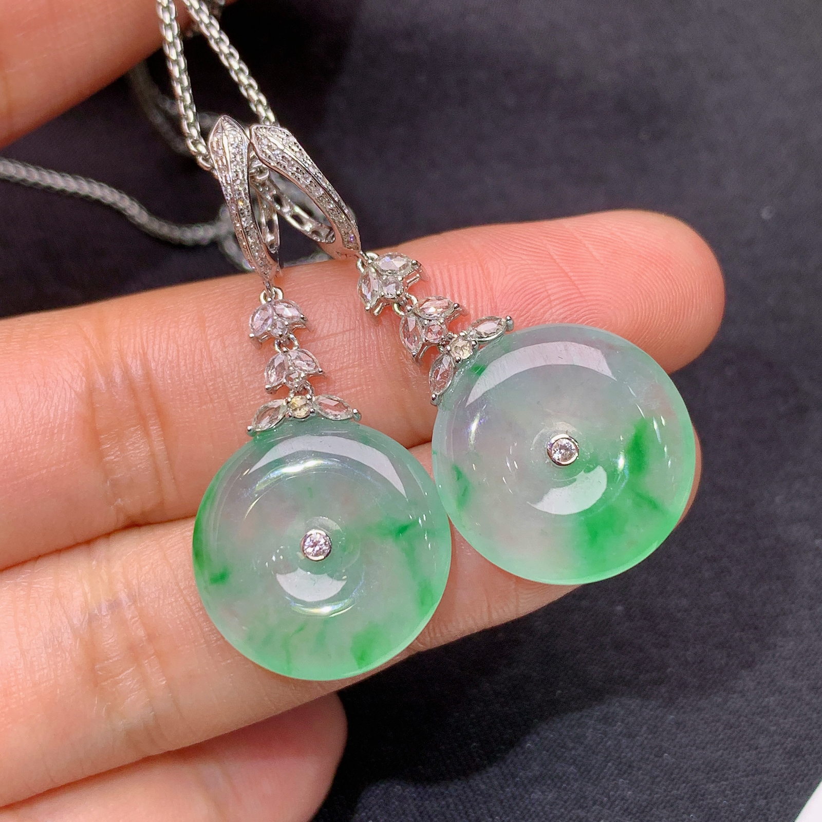 冰飘绿平安扣耳坠，18k金镶嵌，简约时尚，冰润细腻，种水足，By3 尺寸16.9*3.5
