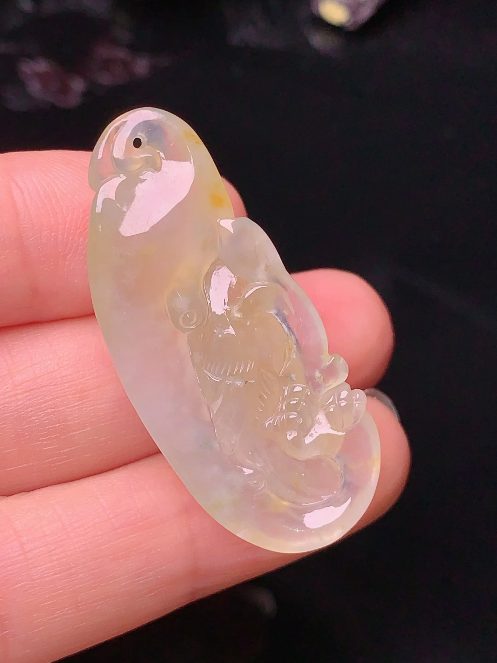 冰黄翡猫头鹰吊坠 玉质细腻 色泽艳丽清新 水润亮眼 整体尺寸39.1*17.1*8.5 c1