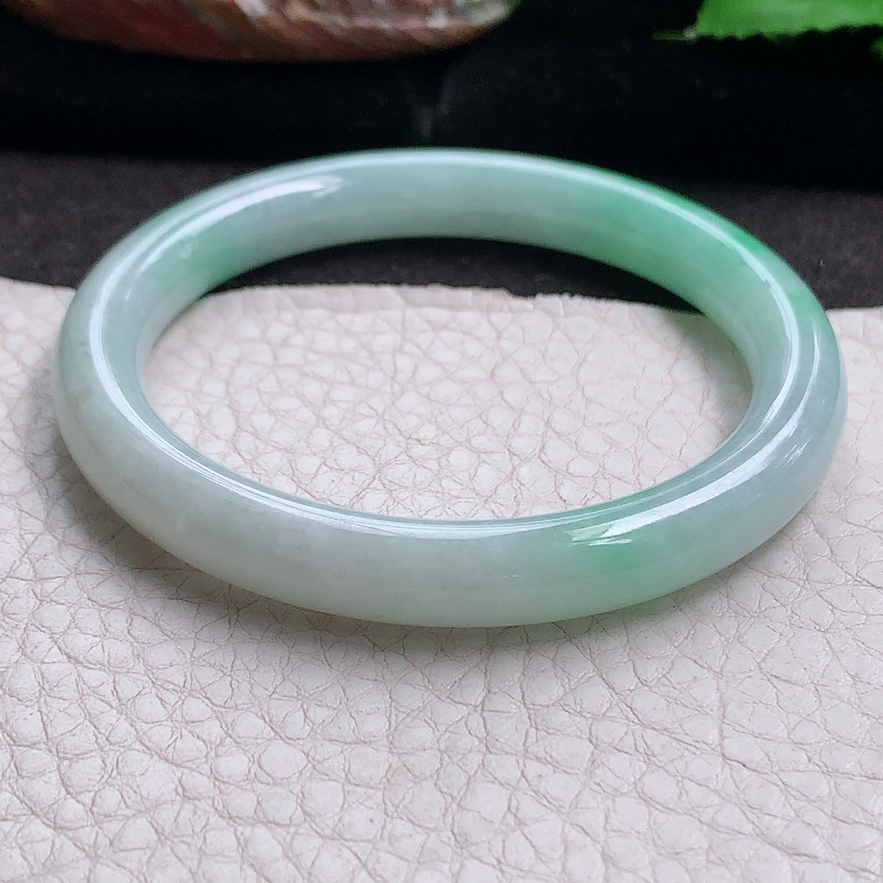 n小圈口51*8.2*7.5叮当镯 缅甸翡翠a货玉手镯飘绿圆条珠宝玉手环 美人镯