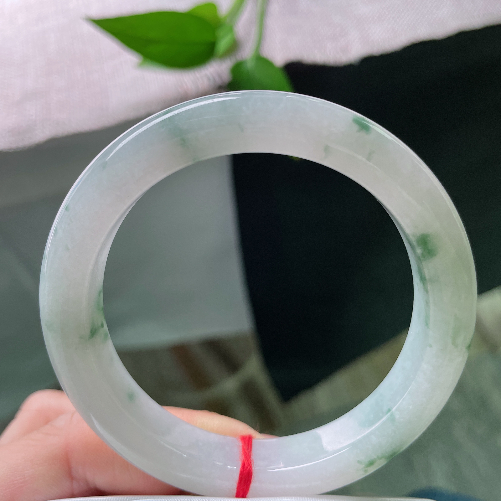 56.4/11.6/8.8，飘花正圈，白底为纸，如墨渲染，灵动充满活力，皮纹ss52376a