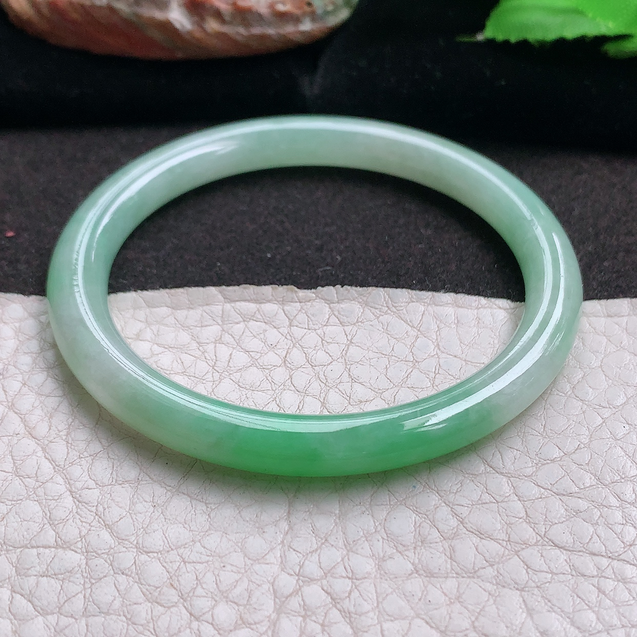 xx实拍53.5*6.3*7.2叮当镯 翡翠a货玉手镯飘绿圆条珠宝玉手环 美人镯