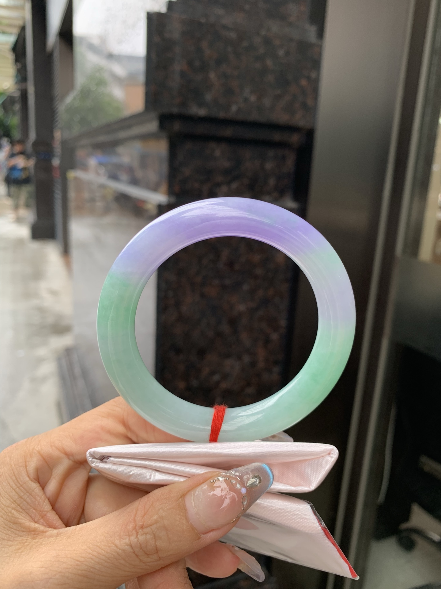 浓紫春彩圆条 56.5-10.7-10.5 0519-N764 打灯多处纹，烟雨入春俏，彩祥出云端，