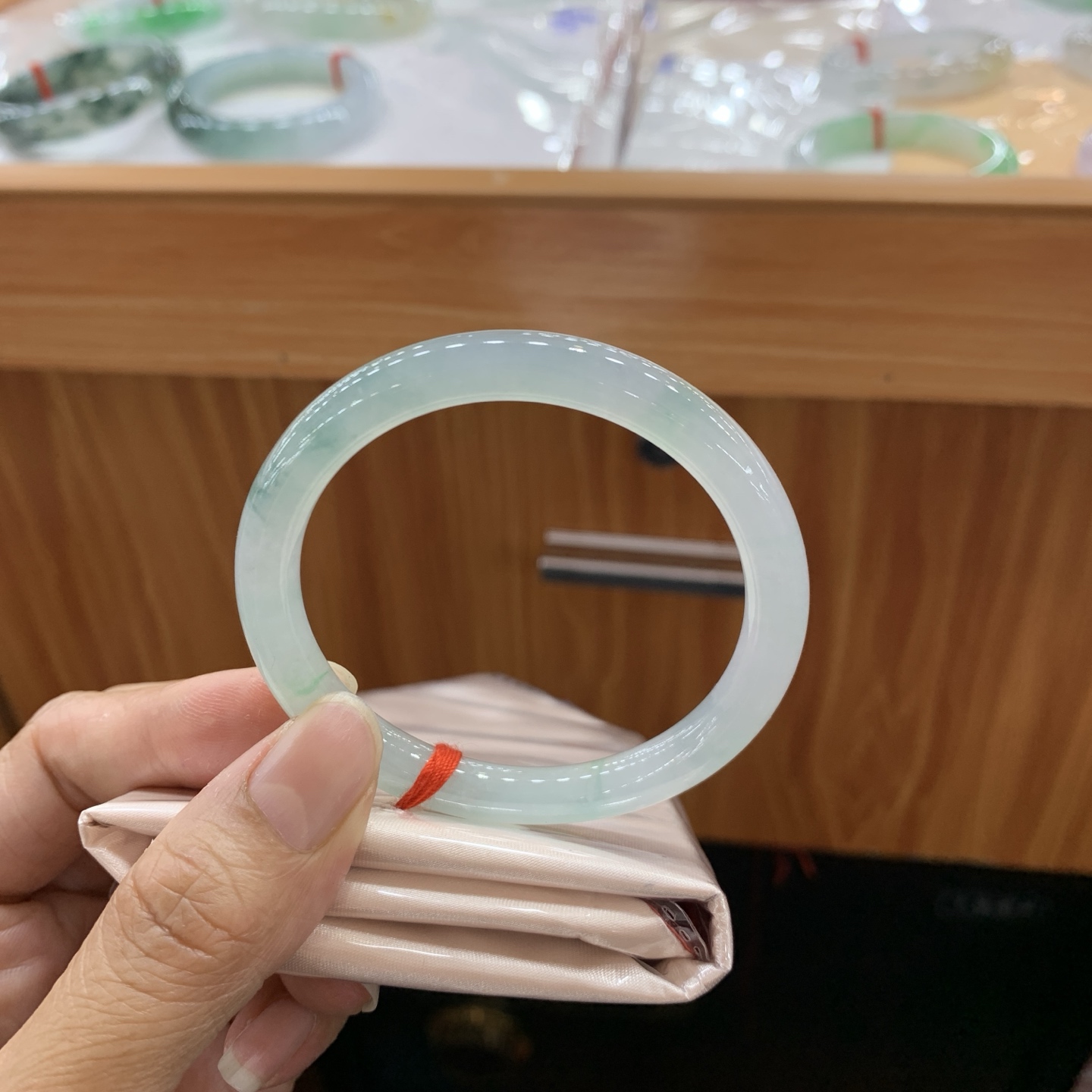 051810GX 飘花圆条翡翠手镯 52.5-8-7.7