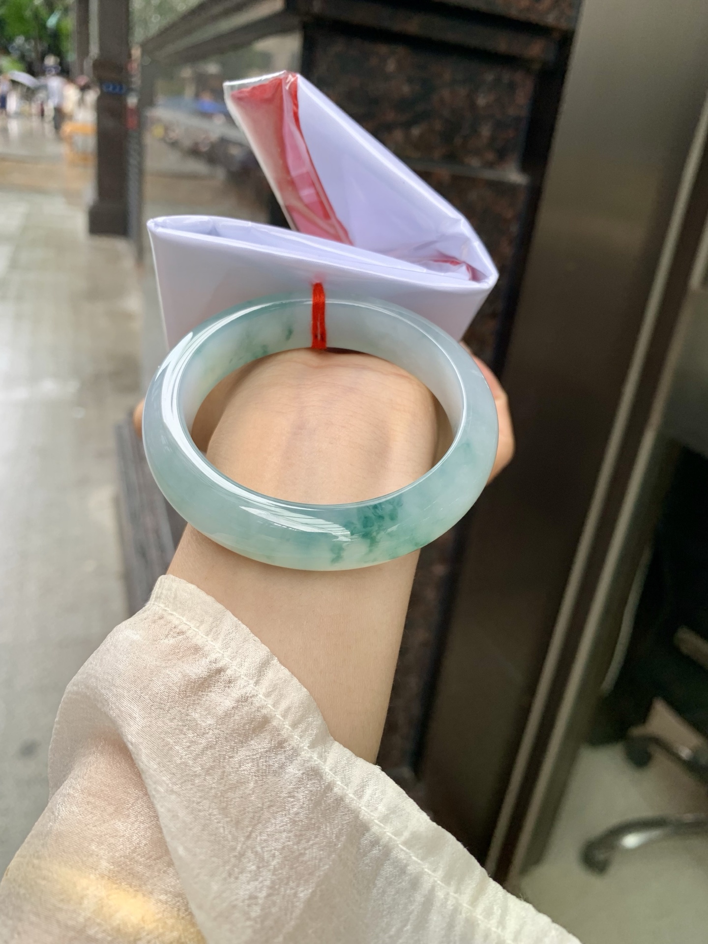 冰飘花正圈 54.6-8.7-13.3 0519-N766 打灯细纹，底妆冰润细腻，冰底中开出了朵朵蓝花，飘花灵动飘逸，勾勒出一幅唯美诗意的山水意境画，古典优雅又秀气