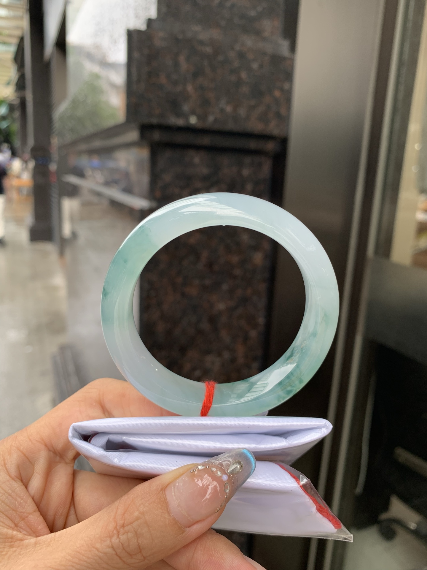 冰飘花正圈 54.6-8.7-13.3 0519-N766 打灯细纹，底妆冰润细腻，冰底中开出了朵朵蓝花，飘花灵动飘逸，勾勒出一幅唯美诗意的山水意境画，古典优雅又秀气