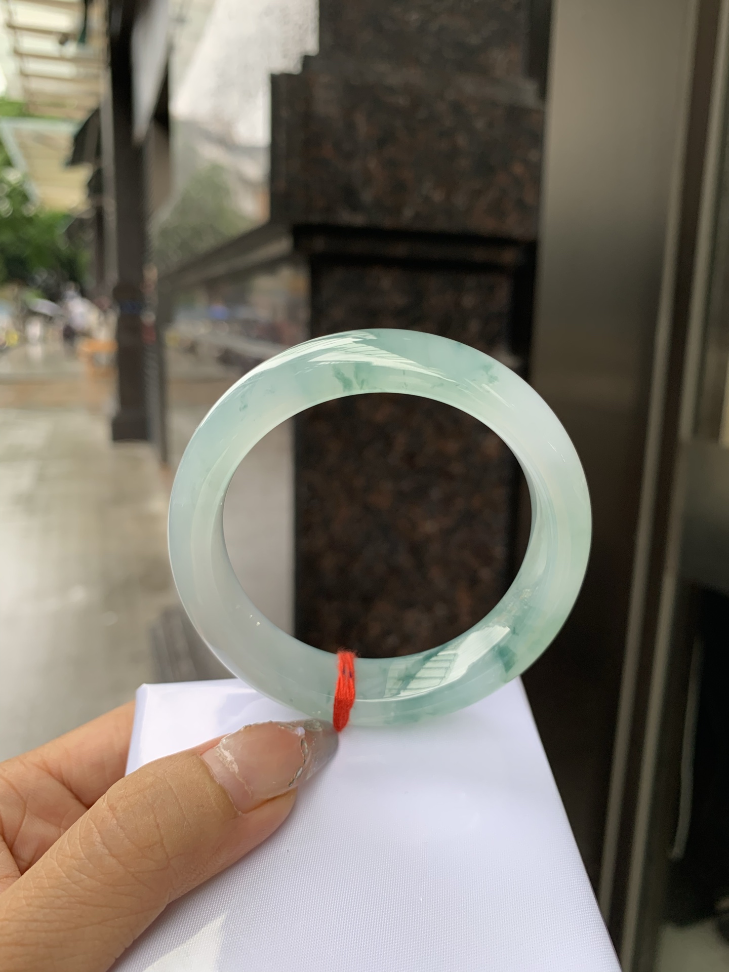 冰飘花正圈 54.6-8.7-13.3 0519-N766 打灯细纹，底妆冰润细腻，冰底中开出了朵朵蓝花，飘花灵动飘逸，勾勒出一幅唯美诗意的山水意境画，古典优雅又秀气