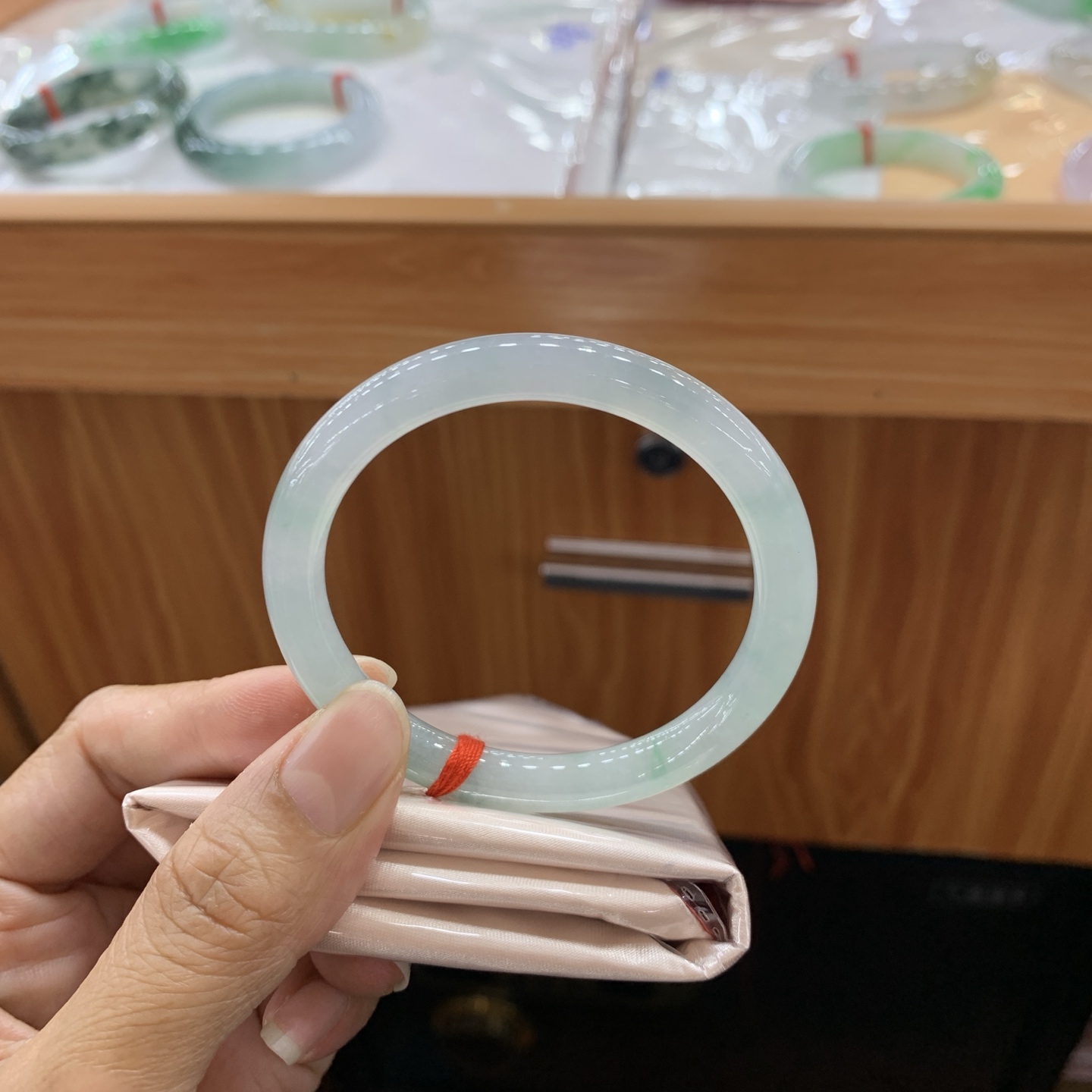 051810GX 飘花圆条翡翠手镯 52.5-8-7.7