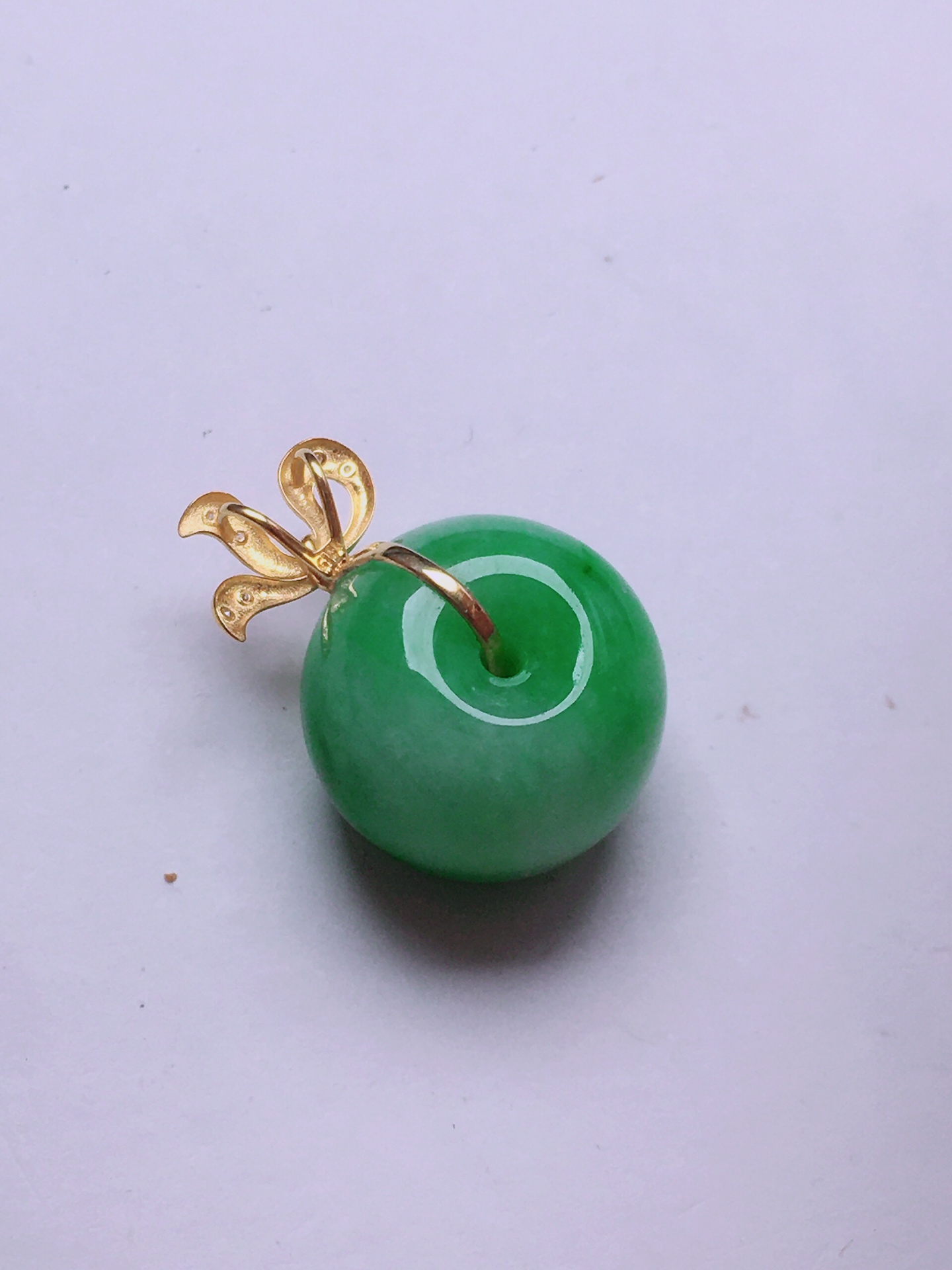 ️高冰绿平安扣吊坠，晶莹剔透，新颖时尚，无裂，22.4