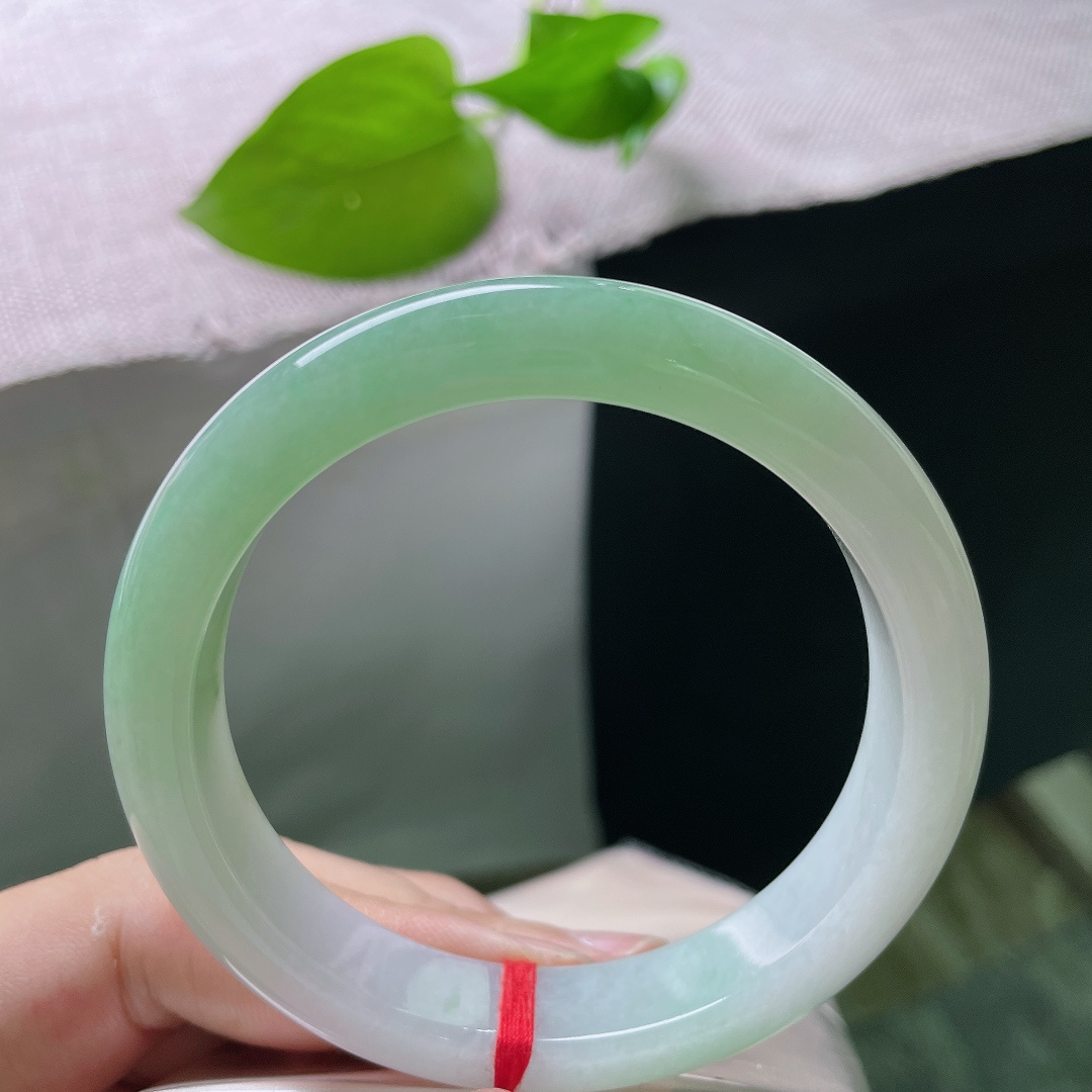 淡绿底正圈，小清新，腕间的一片芳草地，连呼吸都是新鲜的，皮纹，ss52240a