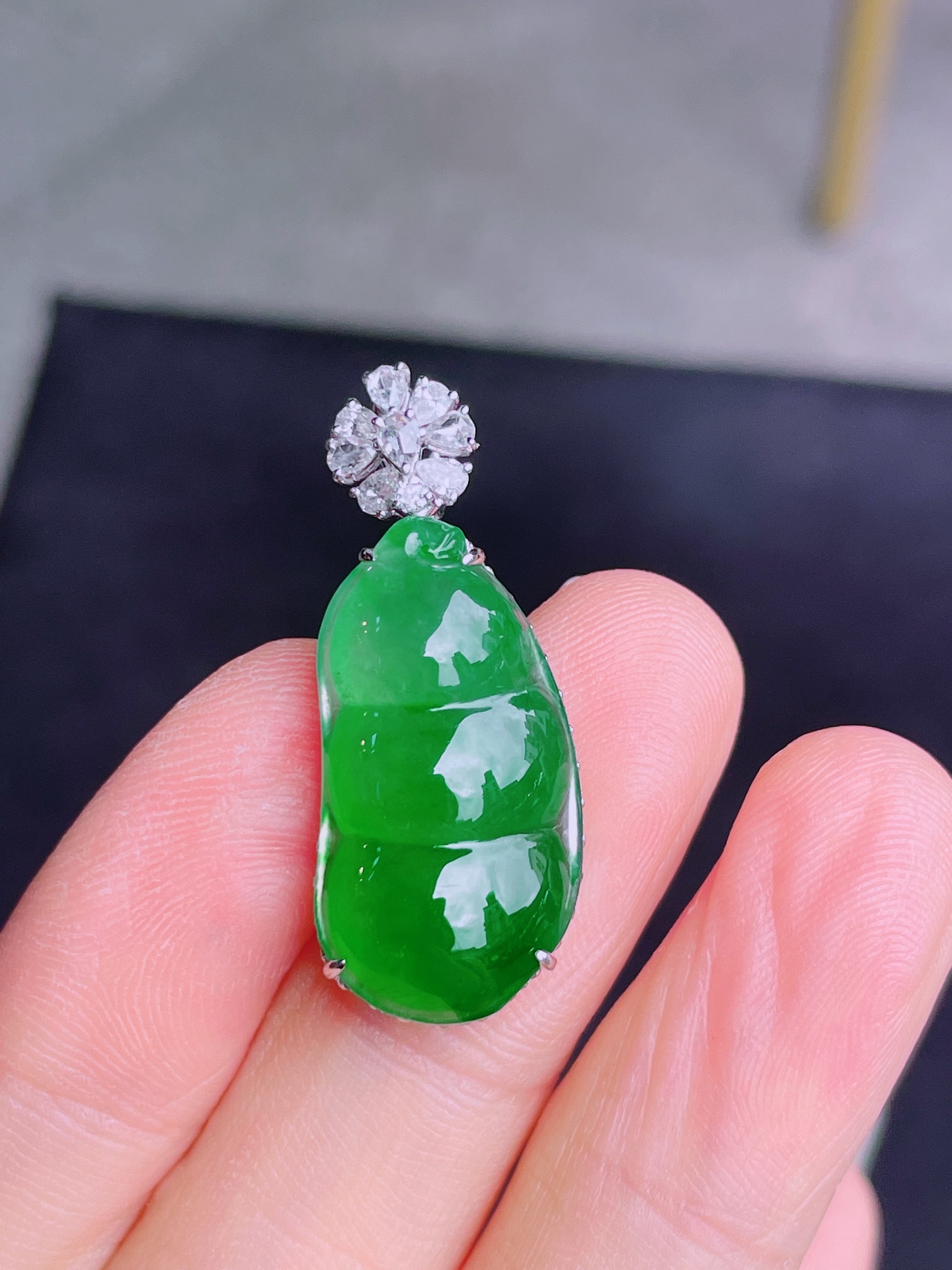 高冰绿福豆吊坠，晶莹剔透，新颖时尚，无裂，32