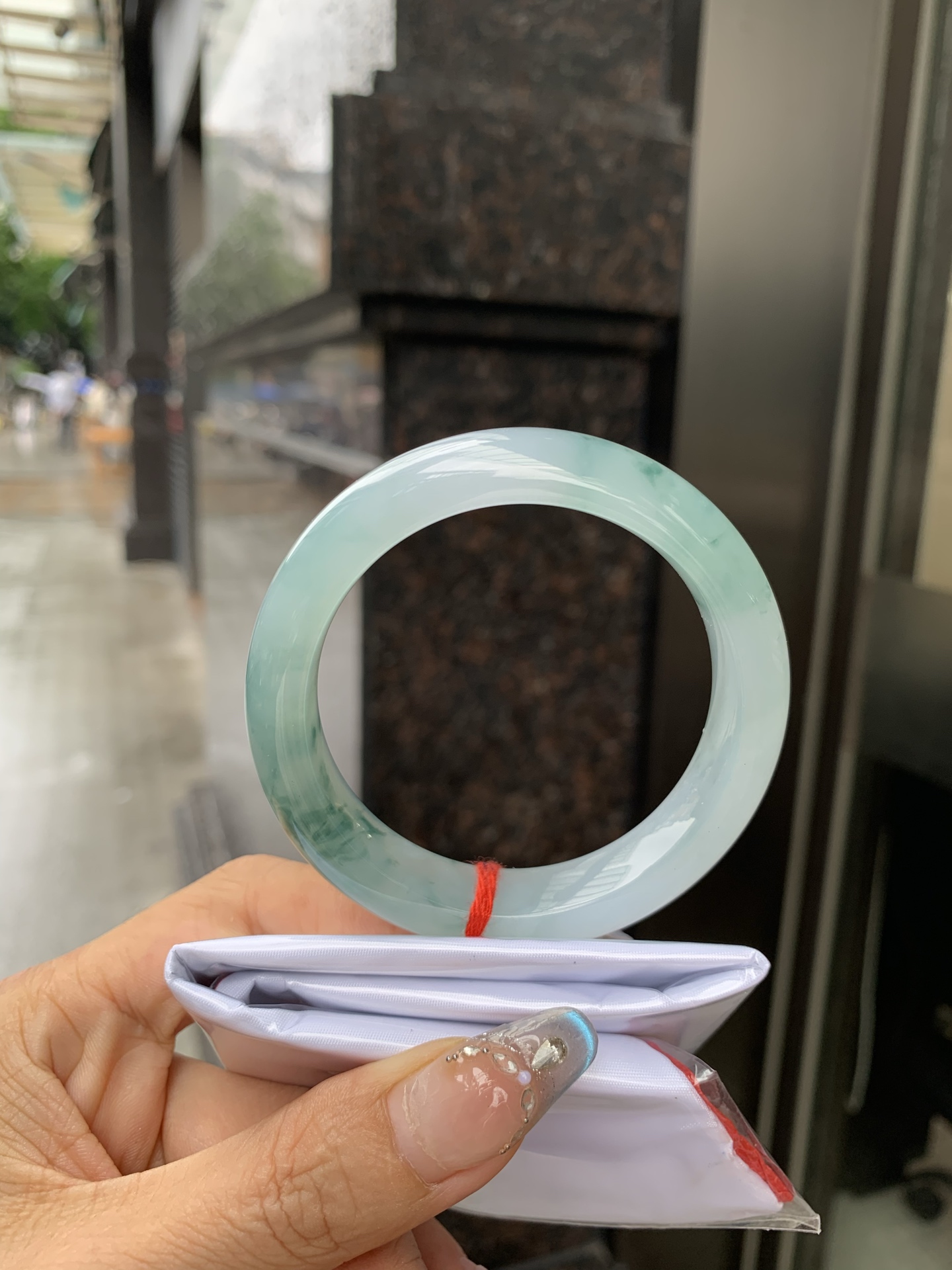 冰飘花正圈 54.6-8.7-13.3 0519-N766 打灯细纹，底妆冰润细腻，冰底中开出了朵朵蓝花，飘花灵动飘逸，勾勒出一幅唯美诗意的山水意境画，古典优雅又秀气