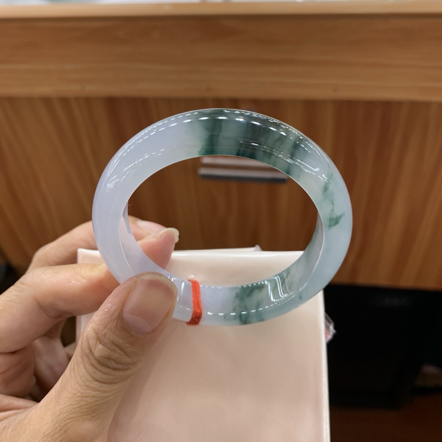 051812CK 飘花正圈翡翠手镯 52.1-13-8.3