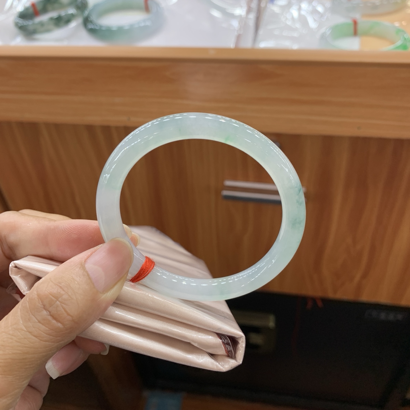 051810GX 飘花圆条翡翠手镯 52.5-8-7.7