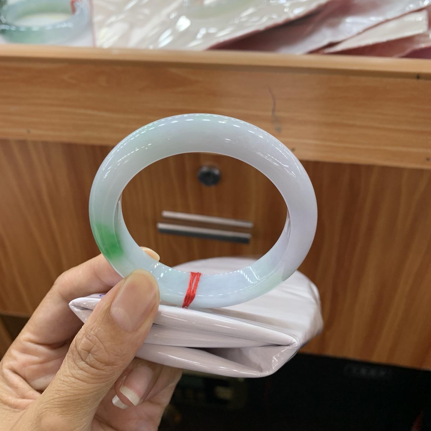 飘绿正圈翡翠手镯 52.3-11.7-8.2