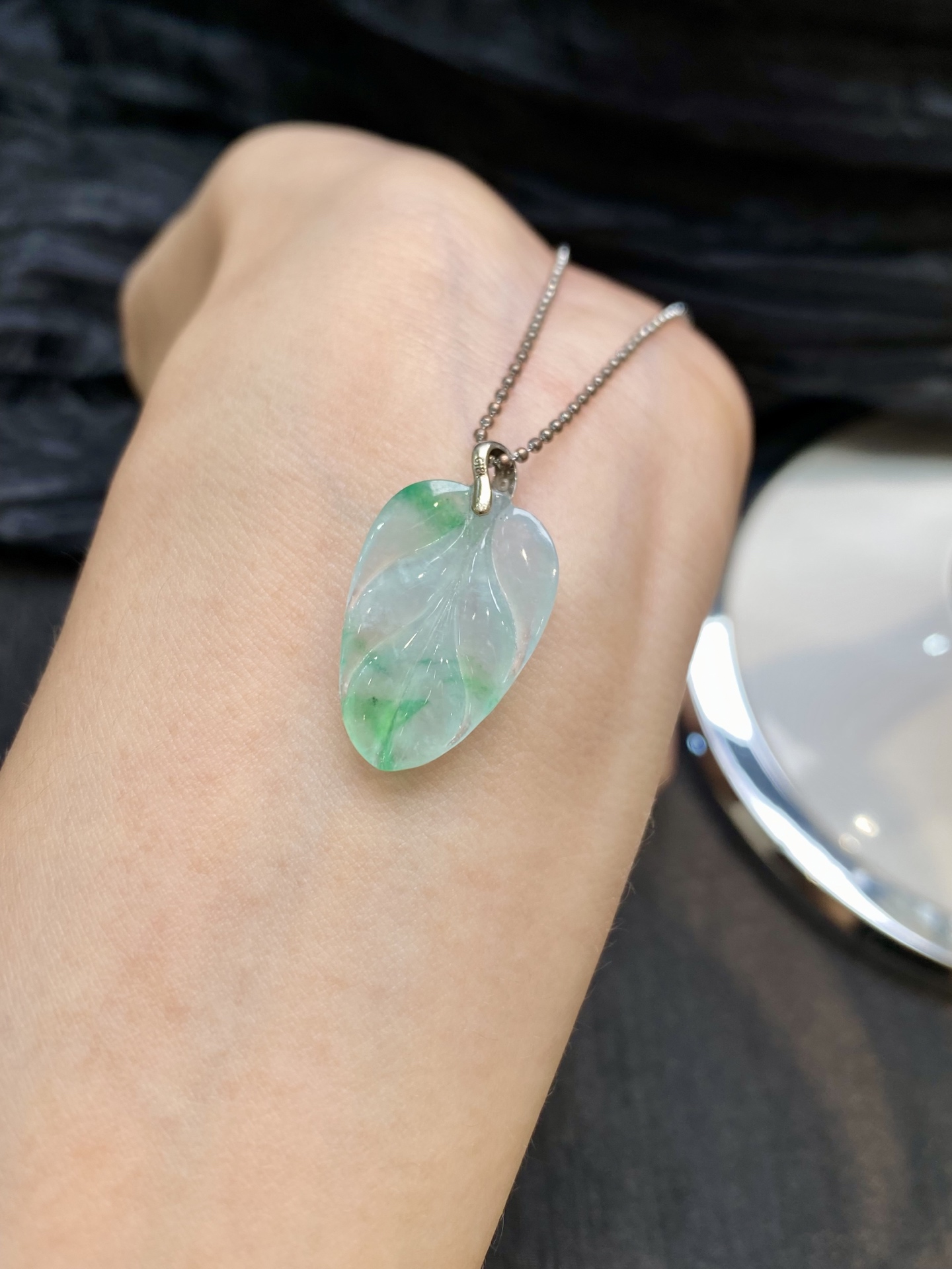 冰飘绿花叶子吊坠·金 整·27.2-15.6-3.8mm 裸·23-15.6-3.8mm