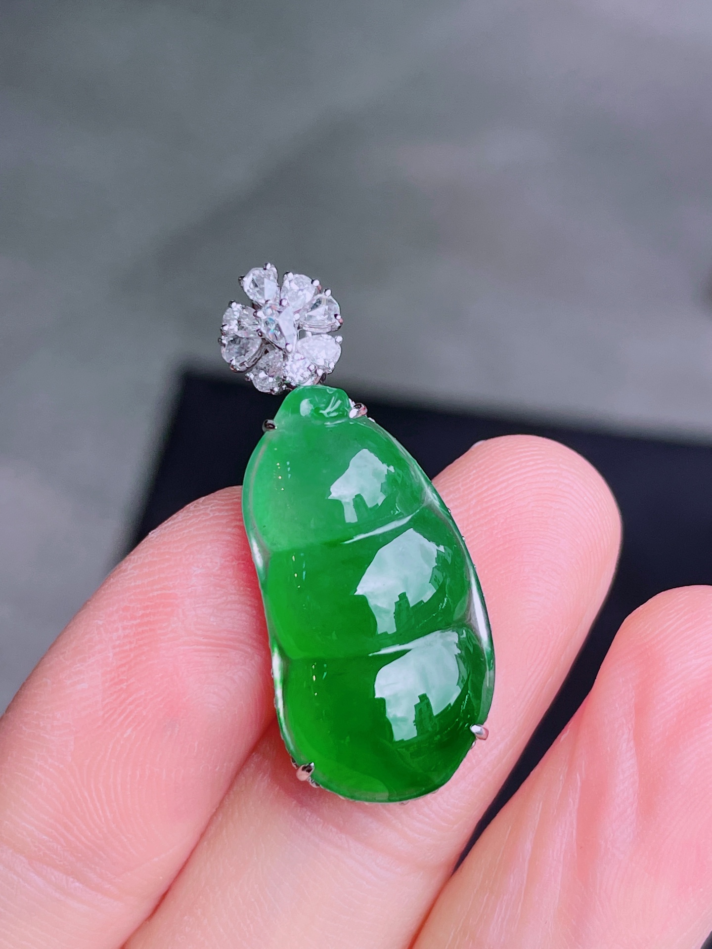 高冰绿福豆吊坠，晶莹剔透，新颖时尚，无裂，32