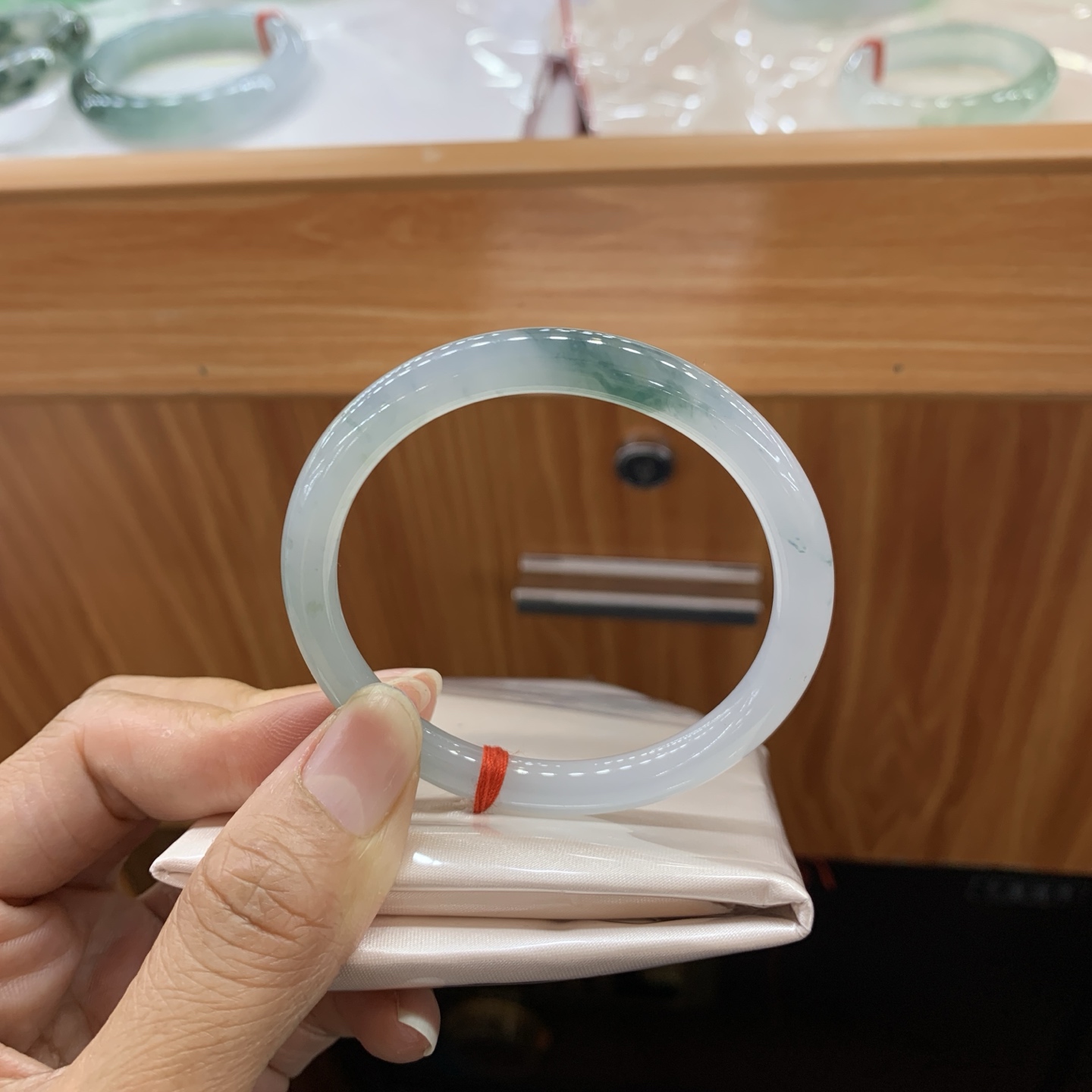 飘花圆条翡翠手镯 53.3-6.9-6.8