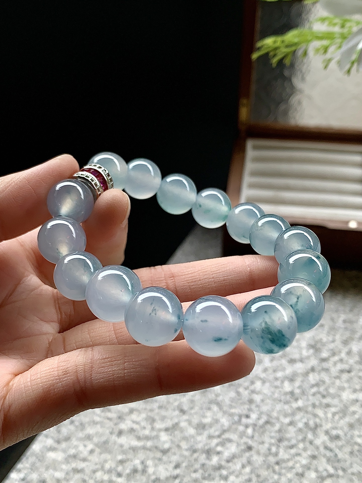 飘彩珠串色泽莹润，水润清雅 尺寸11.7/12.9，共16颗