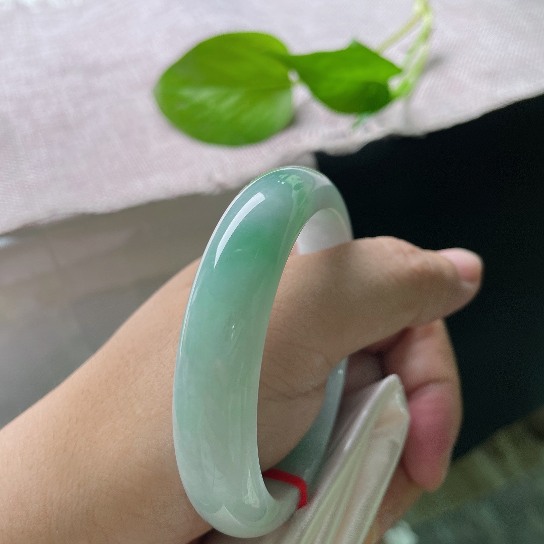 绿底正圈，水润细腻，一抹绿色，翠色伊人，皮纹，ss53165a