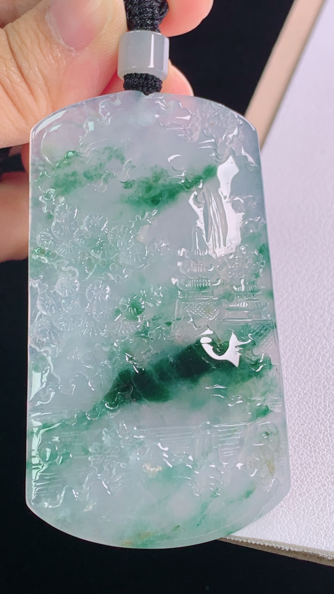 冰飘花山水牌，花色灵动，底子细腻，无裂，尺寸:76.0-67.6-38.7-6.6mm 17