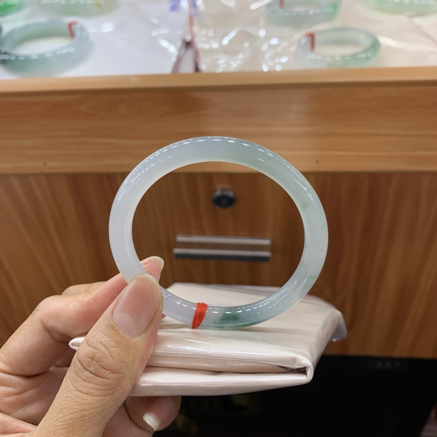 飘花圆条翡翠手镯 53.3-6.9-6.8