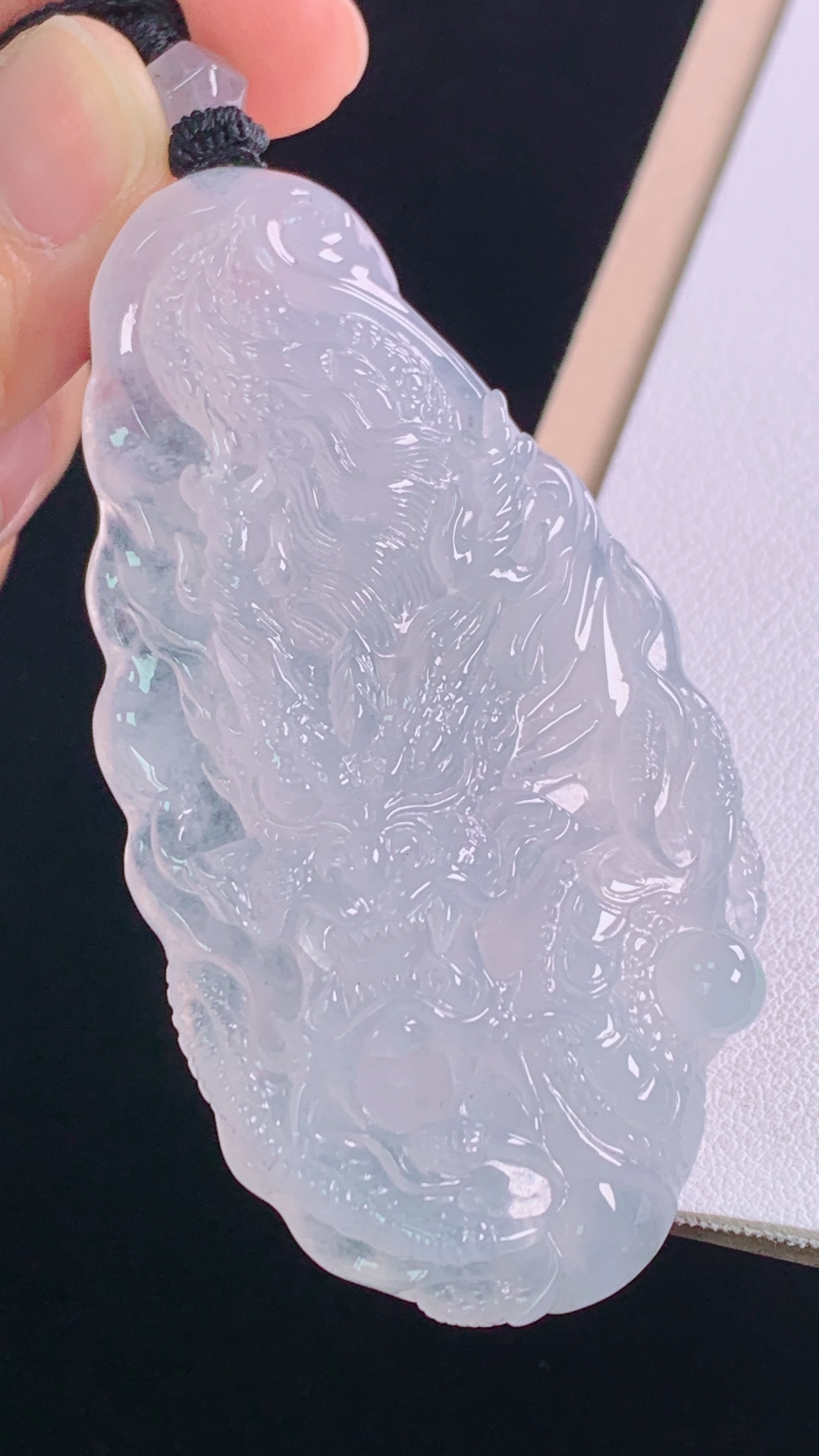 龙牌，种水，雕工精湛，霸气，无裂，尺寸:79.2-70.4-36.4-11.6mm 17