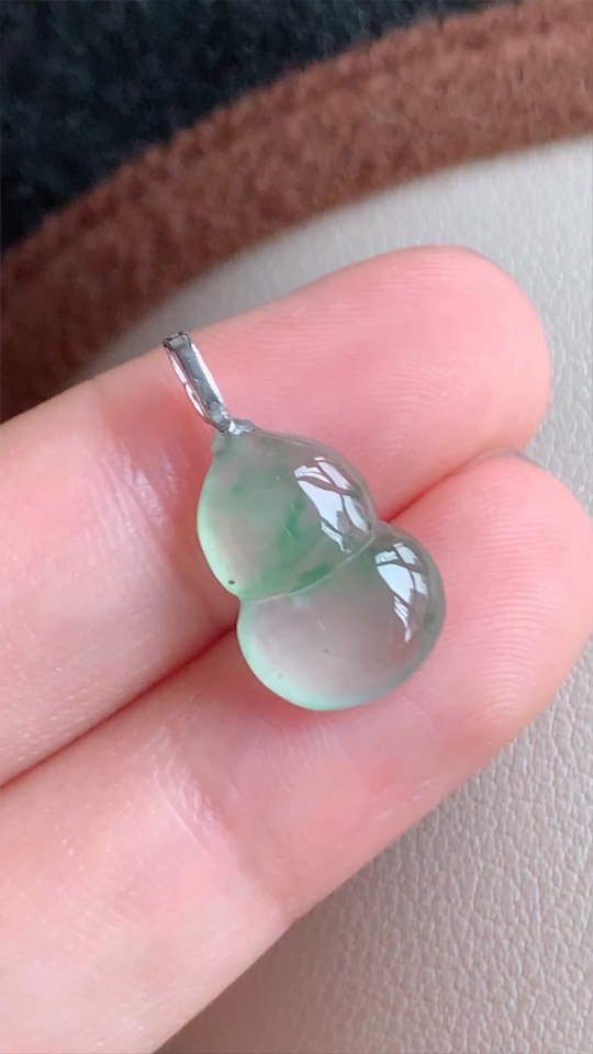 天然翡翠，葫芦，冰种，晴水 18k金 尺寸16.4-10-4 aa519