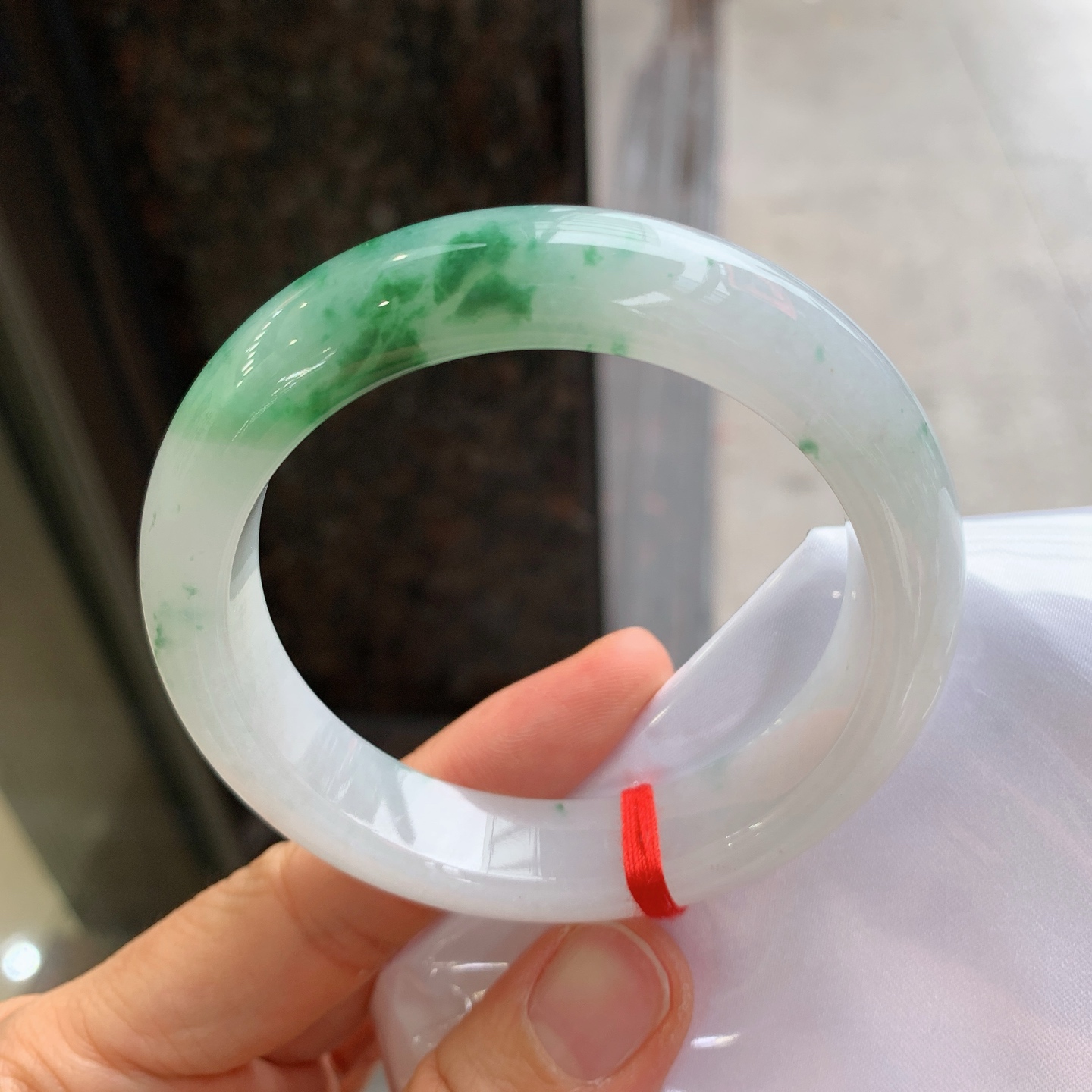 正圈飘绿花 无裂 尺寸：56/13/9 细腻