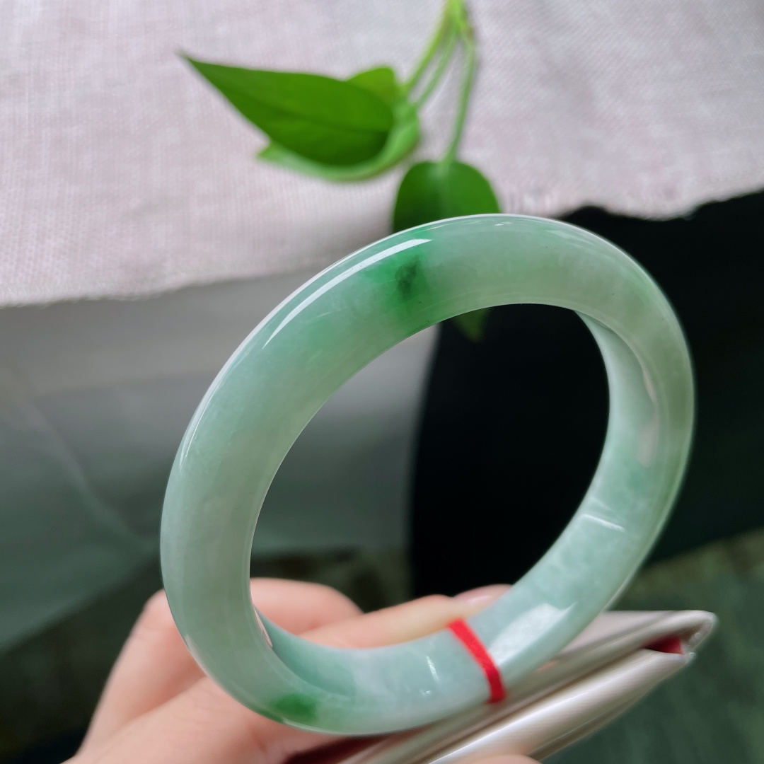 飘绿正圈，底子细腻，清爽，简约不简单，一点皮纹，ss52560a